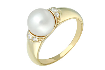 1/10 Carat Yellow Gold Cultured Pearl & Diamond Ring