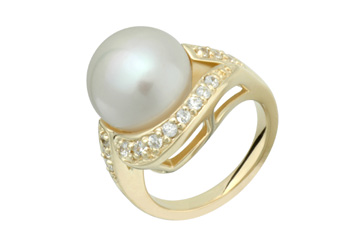 7/25 Carat Diamond & Button Pearl Yellow Gold Ring