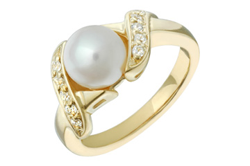 3/20 Carat Yellow Gold Cultured Pearl & Diamond Ring
