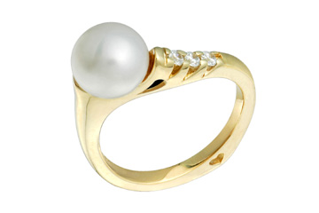 14K Yellow Gold Cultured Pearl & Diamond Ring