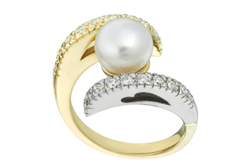 3/10 Carat Diamond Yellow & White Gold Pearl Ring