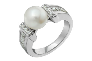 9/50 Carat White Gold Diamond & Cultured Pearl Ring