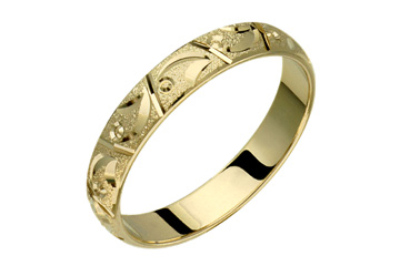 14K Comfort Fit Yellow Gold Wedding Band with Swirl Cut